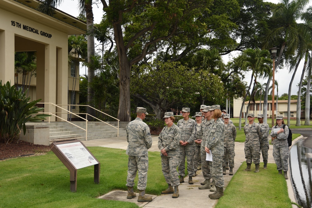 Air Force Sugeon General visits 15 MDG