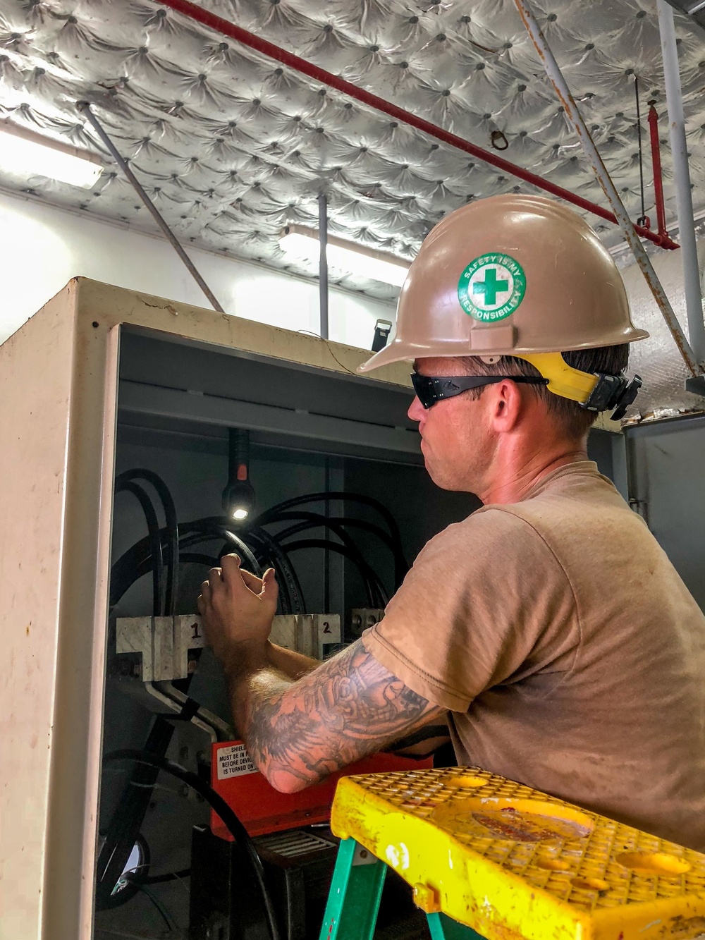 30 NCR installs FEMA Generator in Rota