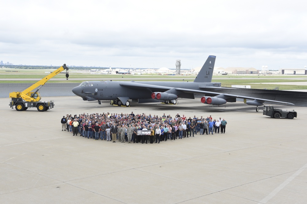 565th Aircraft Maintenance Squadron group photo with B-52H 60-0058