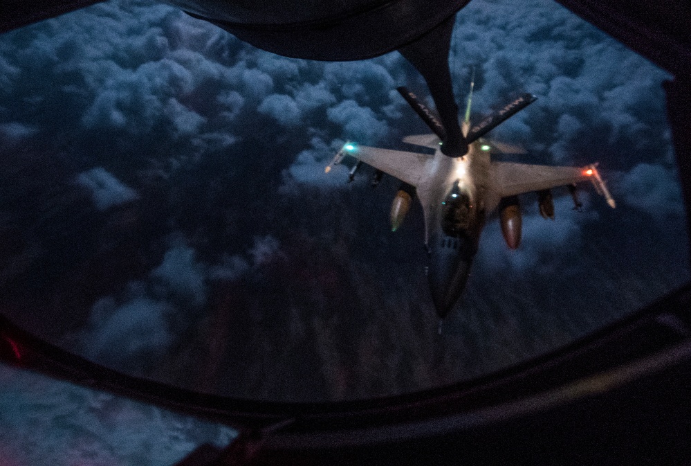 F-16 night mission over Iraq