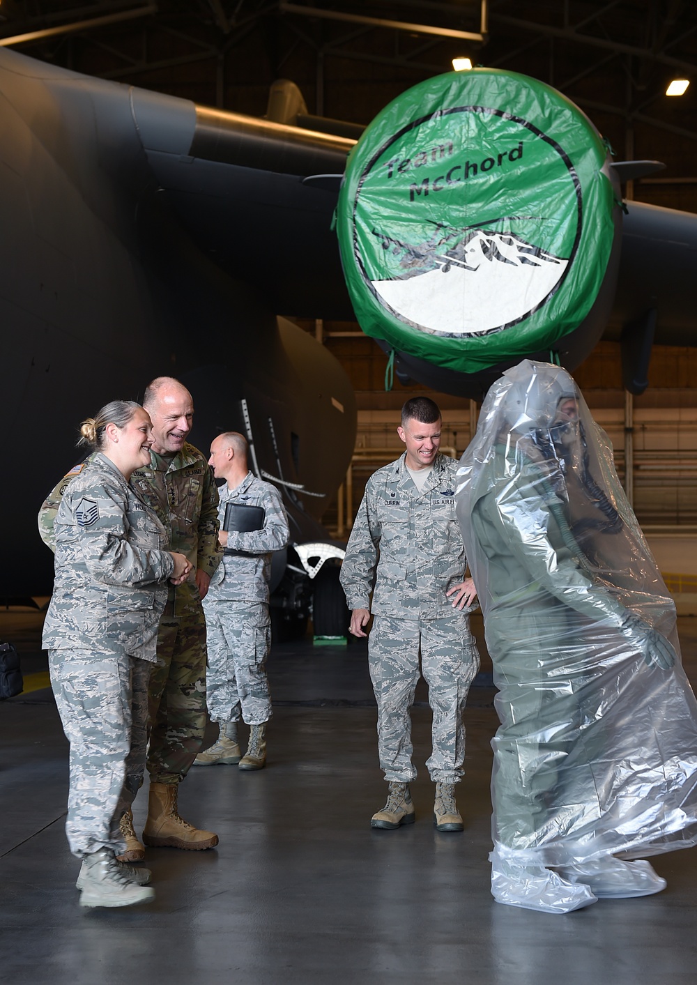 Four-star TRANSCOM commander visits JBLM