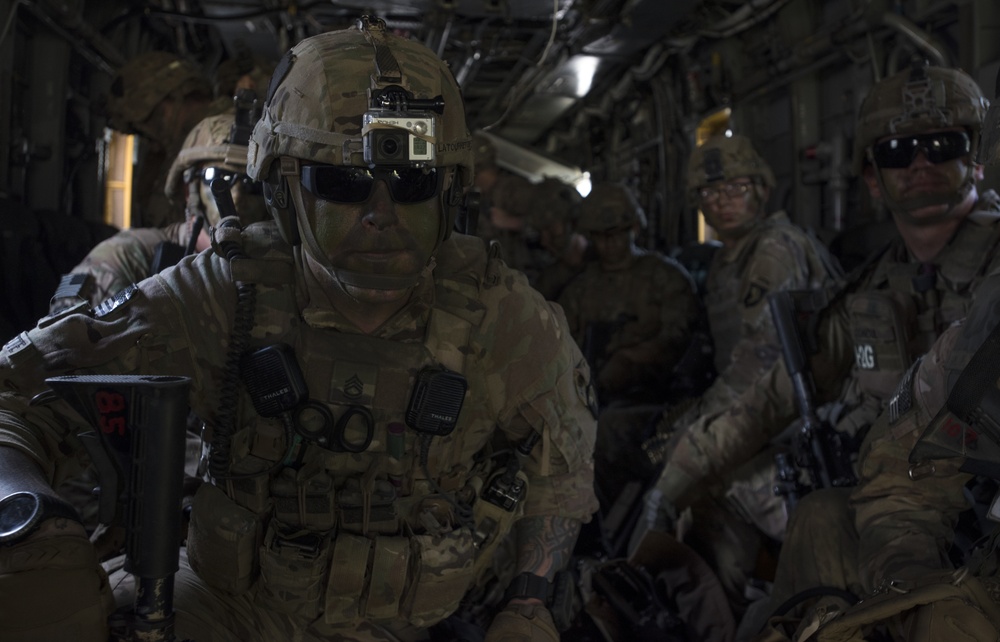 U.S. Marines assist Army in joint training exercise