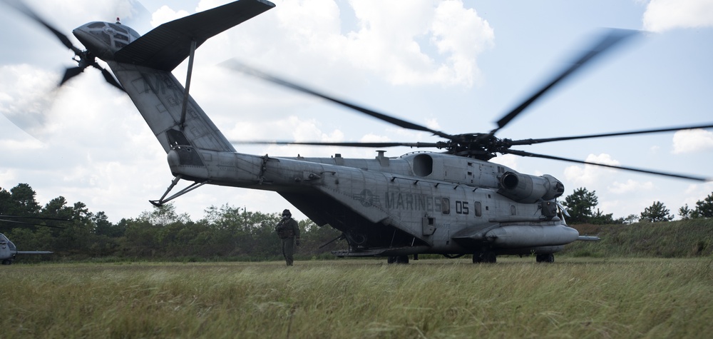 U.S. Marines assist Army in joint training exercise