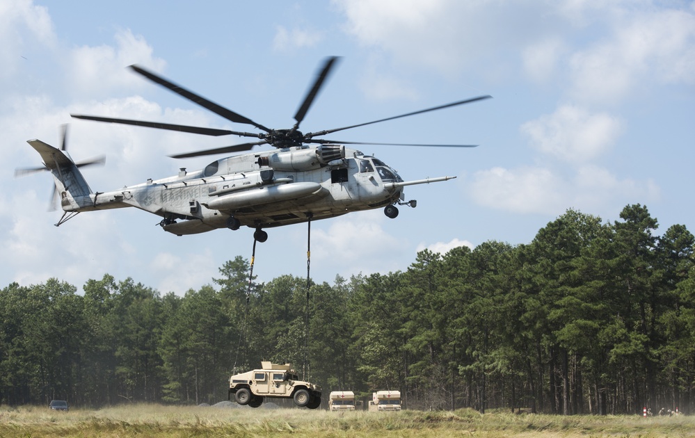 U.S. Marines assist Army in joint training exercise