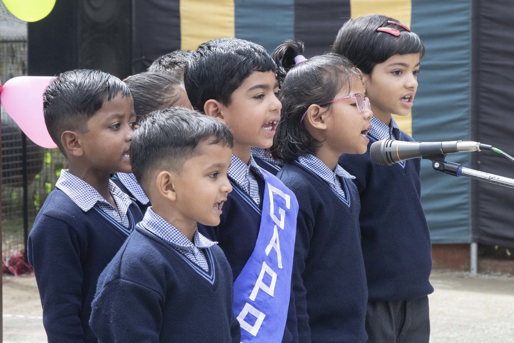 School children meet U.S. Soldiers in India