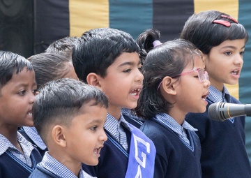 School children meet U.S. Soldiers in India