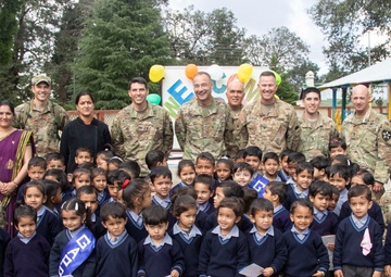 School children meet U.S. Soldiers in India
