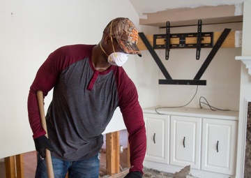 2d MAW Helps with Hurricane Relief