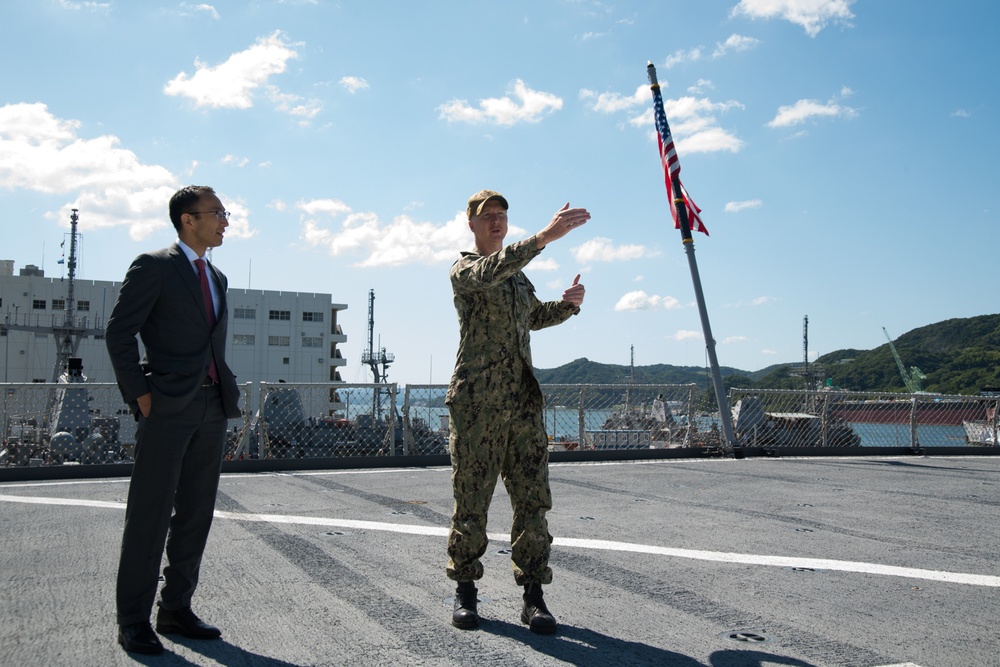 Director of SOFA Division, Ministry of Foreign Affairs of Japan visits USS Germantown