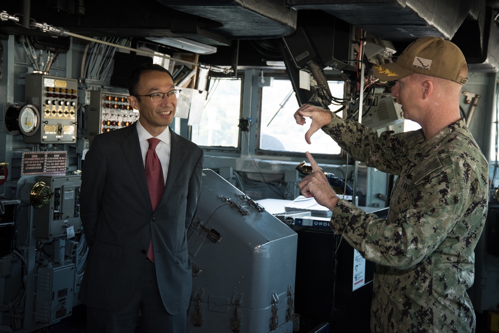 Director of SOFA Division, Ministry of Foreign Affairs of Japan visits USS Germantown