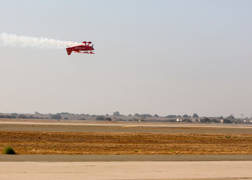 Sean D. Tucker Team &quot;Oracle&quot; 2018 MCAS Miramar Air Show