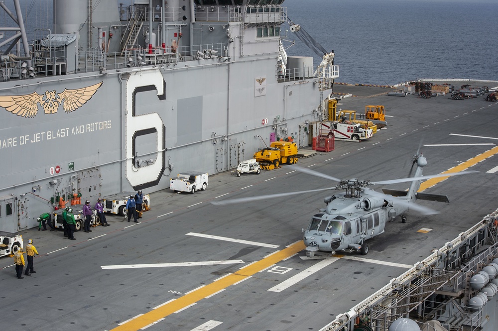 HSC-23 Conduct VERTREP onboard Bonhomme Richard