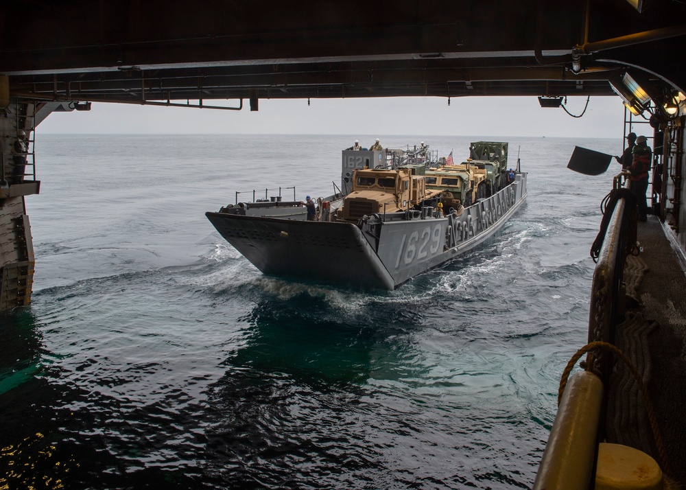 LCU onload  aboard Bonhomme Richard