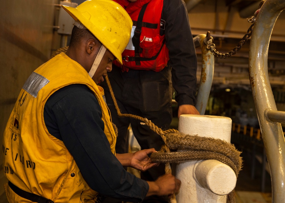 LCU onload  aboard Bonhomme Richard