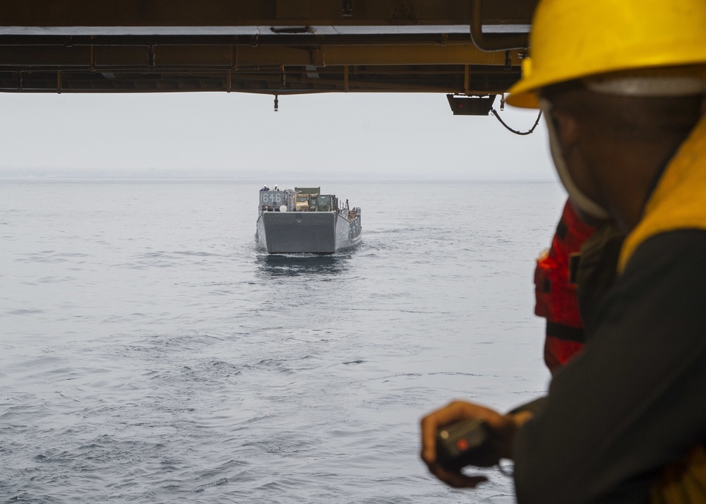 LCU onload  aboard Bonhomme Richard