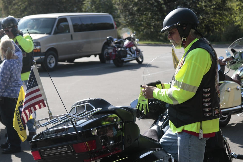 Minnesota Patriot Guard Escort Red Bull Soldiers