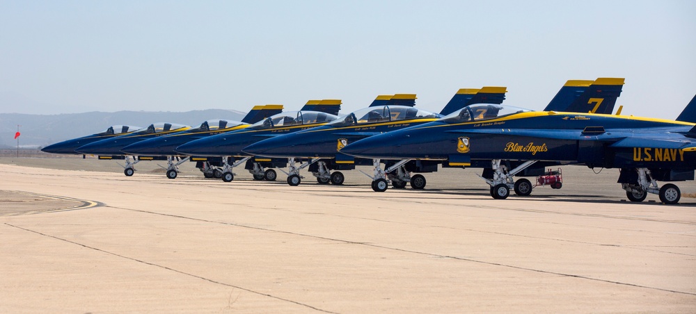 Blue Angels performance 2018 MCAS Miramar Air Show