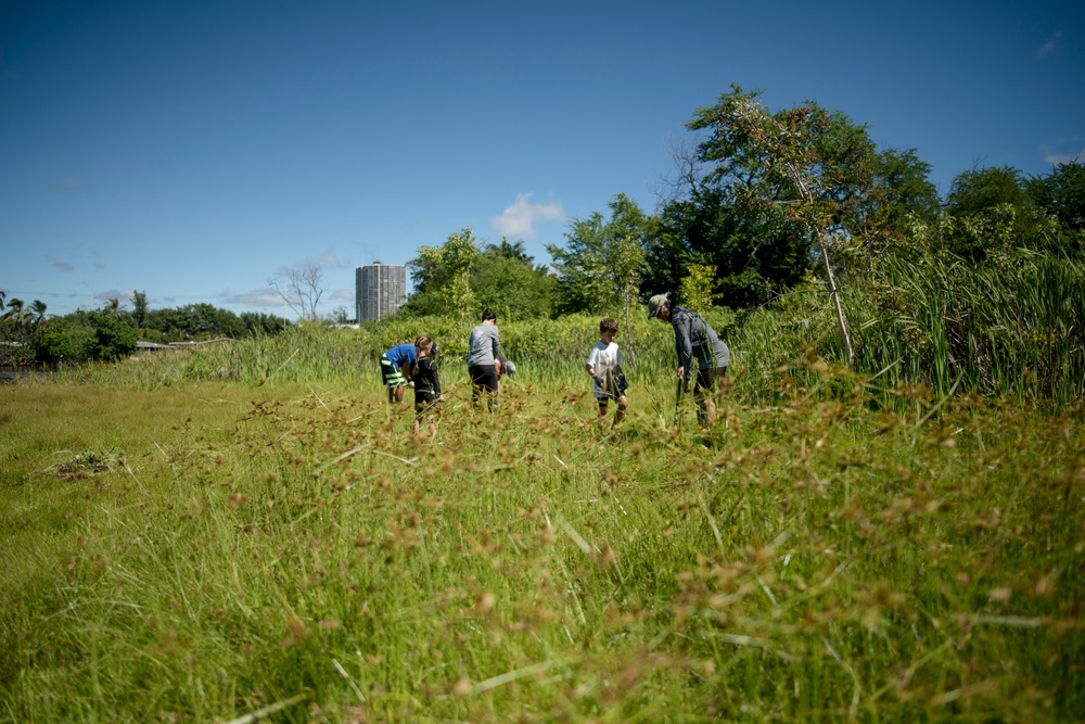 NAVFAC Hawaii CO leads Navy team, partners with local community to improve ancient Hawaiian fishpond