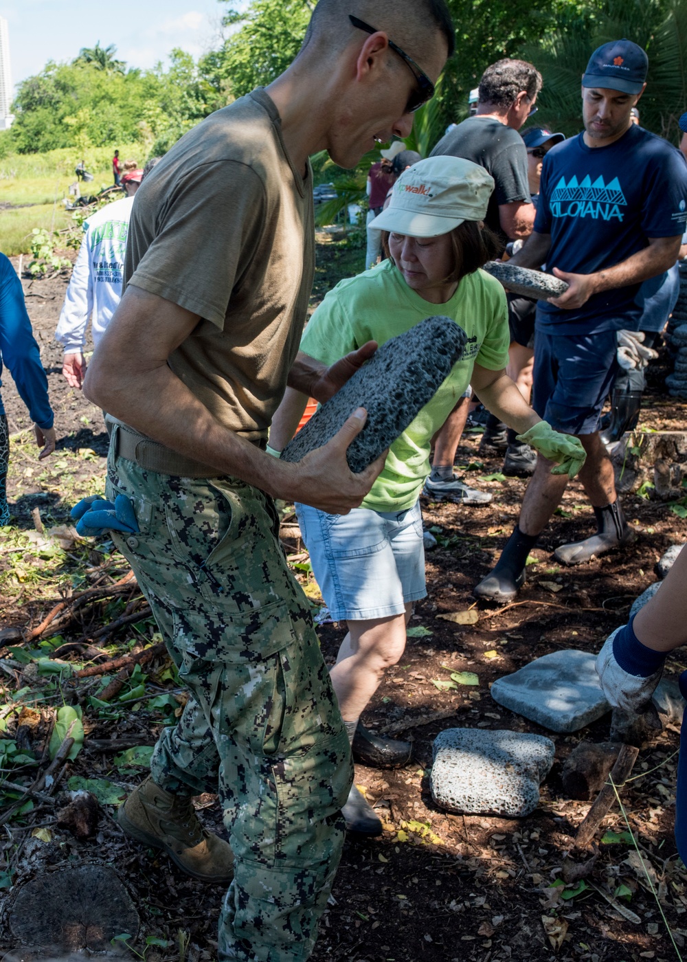 NAVFAC Hawaii CO leads Navy team, partners with local community to improve ancient Hawaiian fishpond