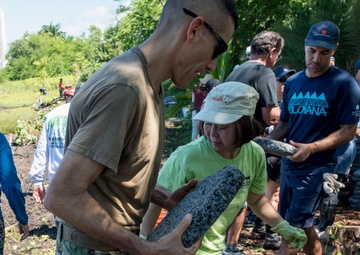 NAVFAC Hawaii CO leads Navy team, partners with local community to improve ancient Hawaiian fishpond