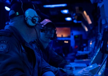 U.S. Navy, Royal Canadian Navy Work Together Aboard Hue City