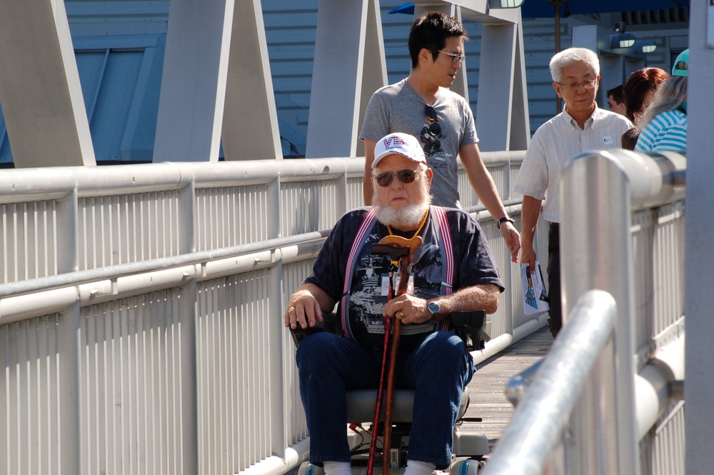 USS Randolph (CV-15) veteran visits Naval Museum