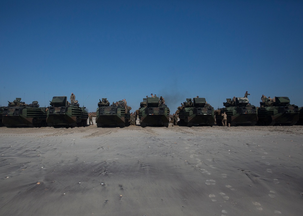 24th MEU Conduct an Amphibous Landing