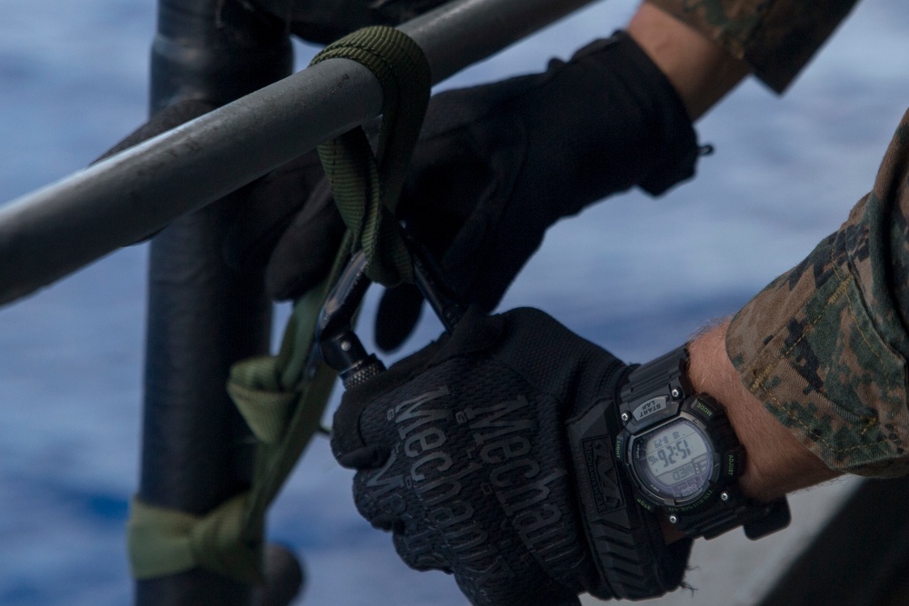 31st MEU recon Marines train for VBSS aboard USS Ashland