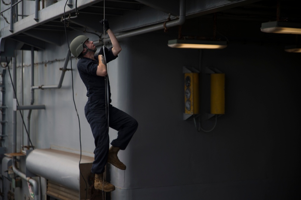 MRF Marines train for VBSS aboard the USS Ashland