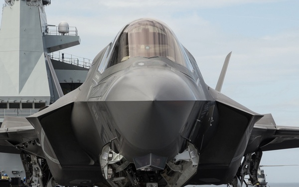 Fighter jets join forces with British aircraft carrier to make history