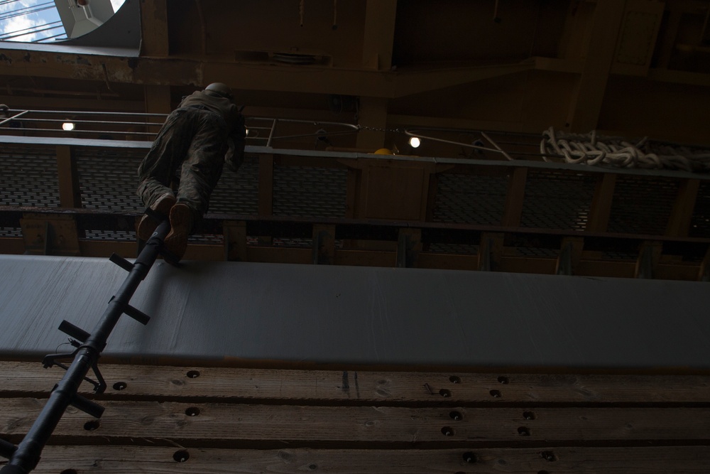 MRF Marines train for VBSS aboard the USS Ashland