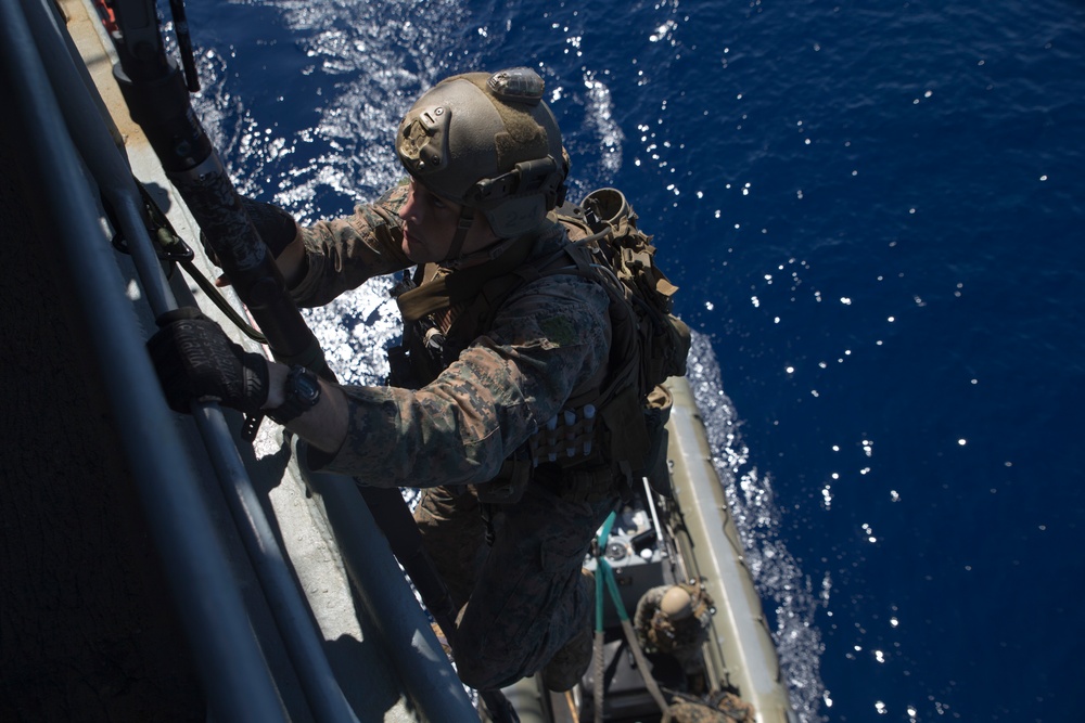 MRF Marines train for VBSS aboard the USS Ashland