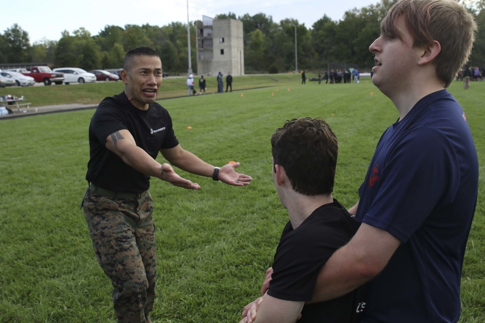 Recruiting Station Indianapolis Marines lead leadership and cohension exercise with Warren Central Highschool