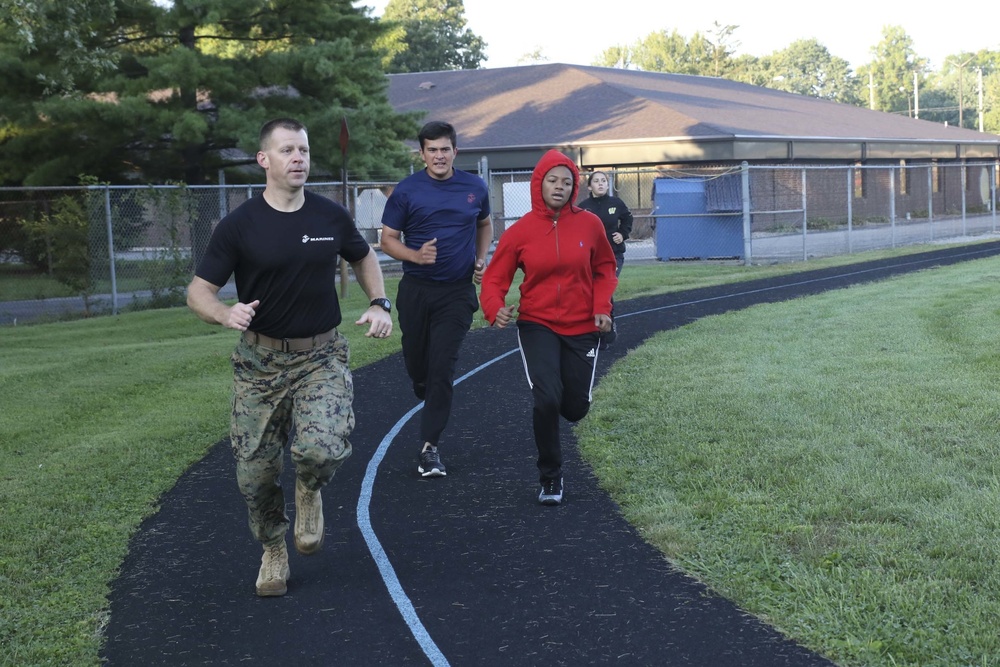 Recruiting Station Indianapolis Marines lead leadership and cohension exercise with Warren Central Highschool