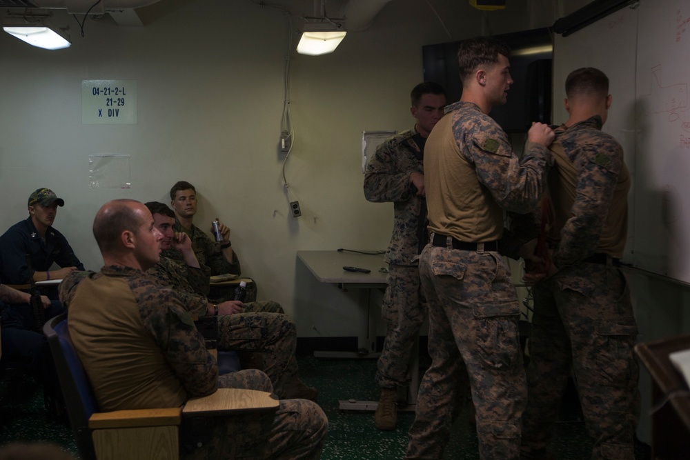 31st MEU FRP Marines share VBSS tactics, techniques aboard the Ashland
