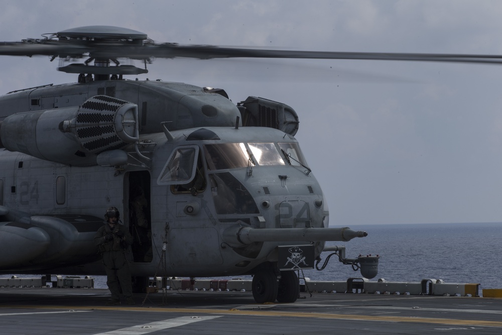 31st MEU Marines hone fast rope capabilities