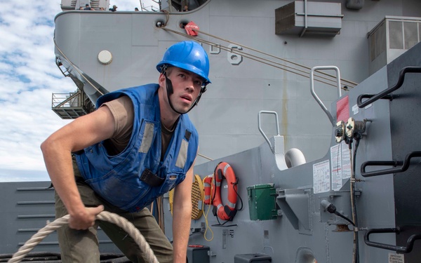 BMU 1 and ACU 1 conduct well deck operations aboard Bonhomme Richard