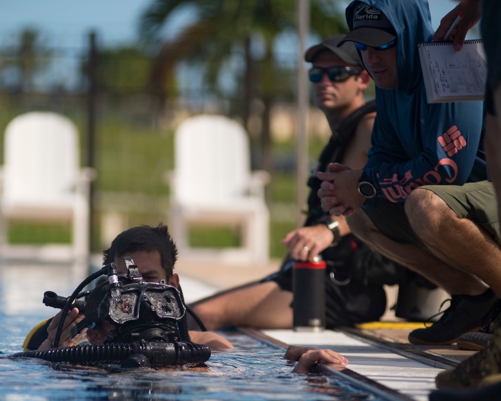 EODMU-5 Conduct Mk 16 Rebreather Training