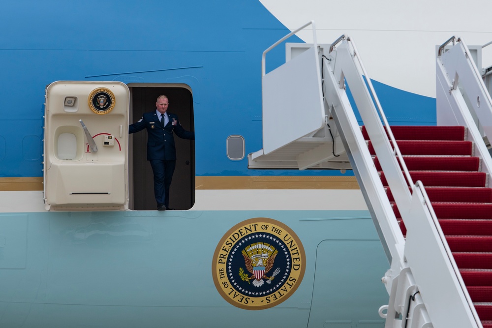 President Trump arrives at JBA from NYC