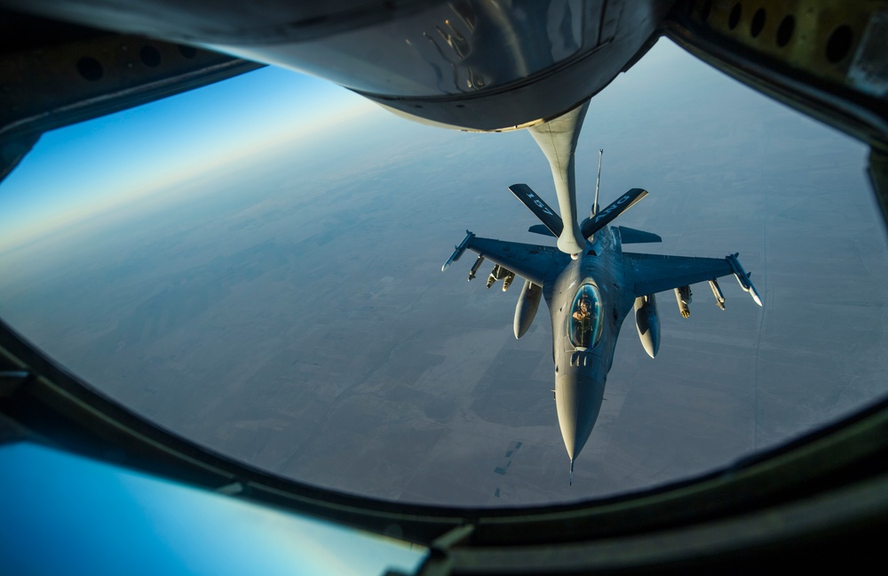 F-16s Aerial Refuel