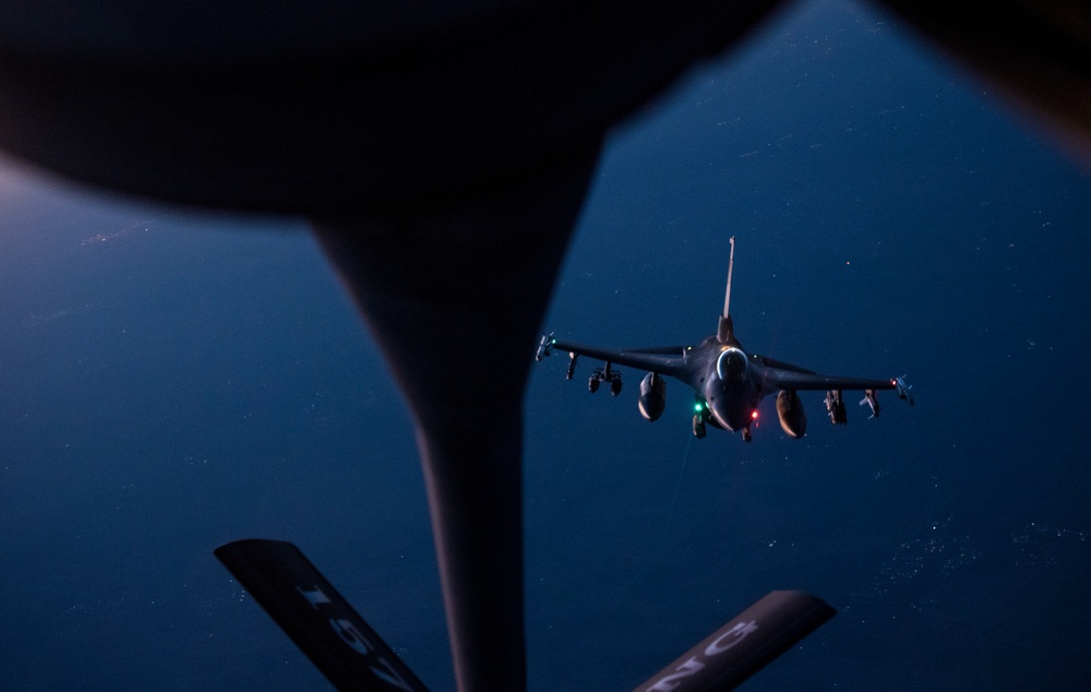 F-16s Aerial Refuel