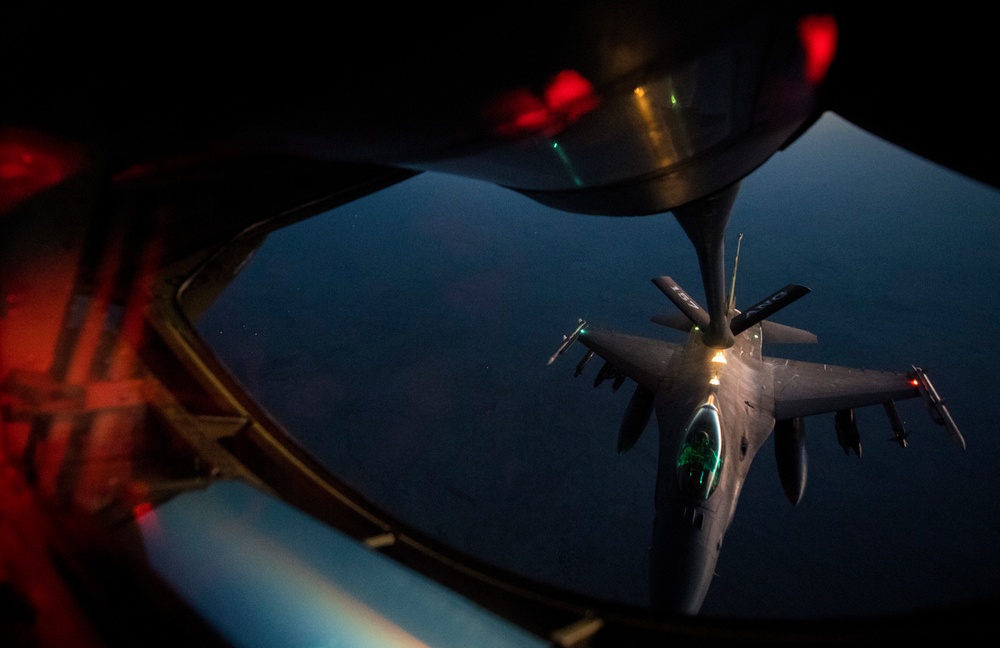 F-16s Aerial Refuel