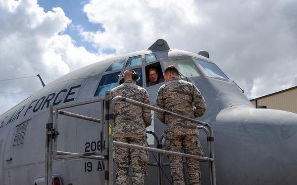 Com/nav, electronic warfare classes combine for heavy-aircraft maintainers