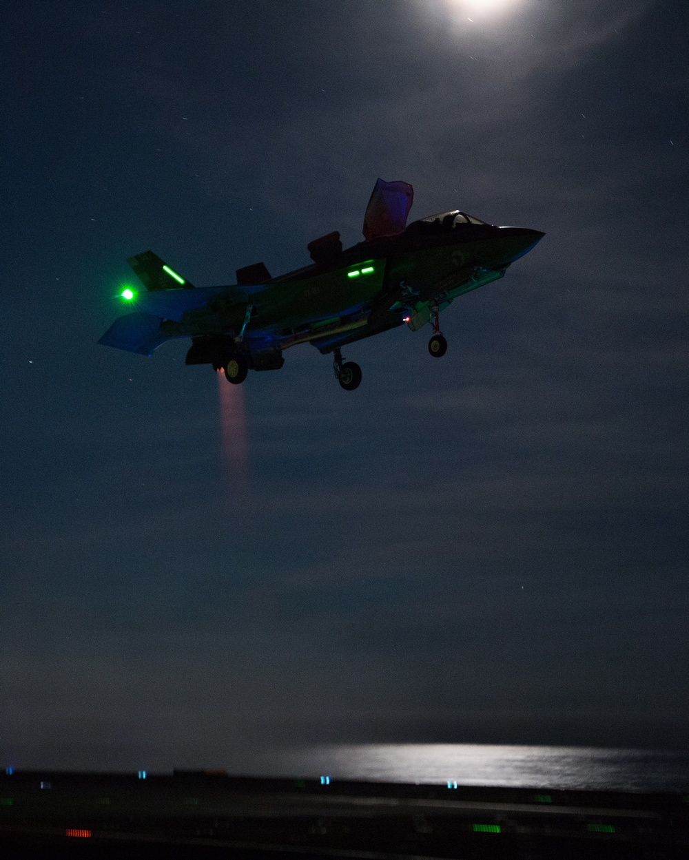 F-35Bs begin night flights on HMS Queen Elizabeth