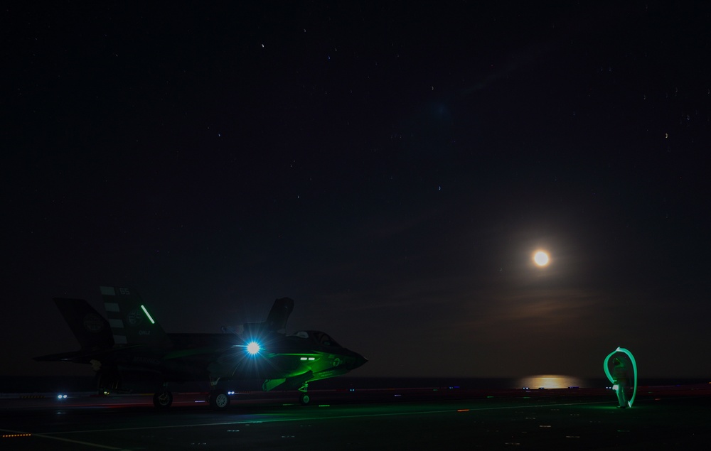 F-35Bs begin night flights on HMS Queen Elizabeth