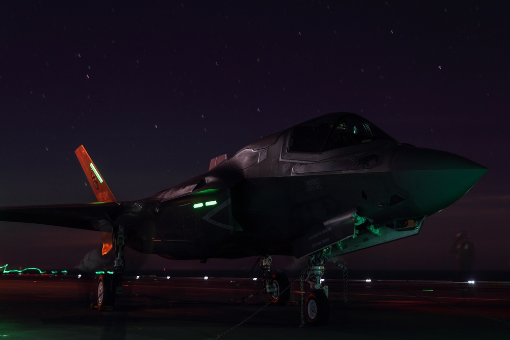 F-35Bs begin night flights on HMS Queen Elizabeth