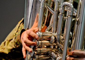 82nd Airborne Band introduces students to melodies