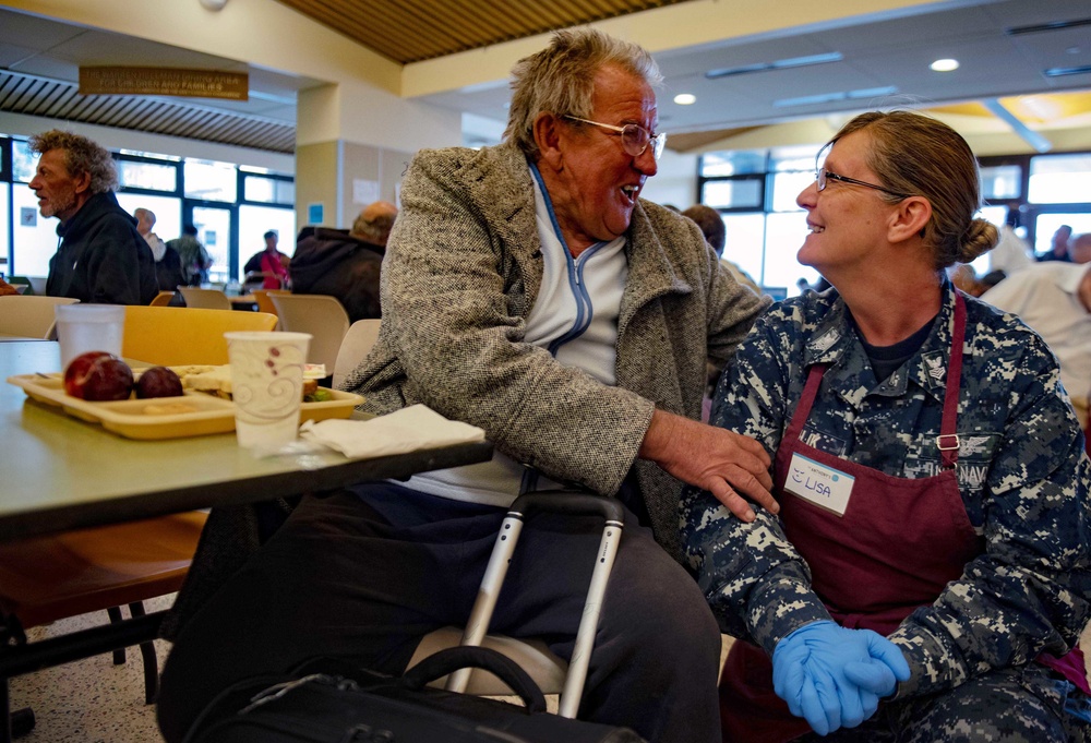 Bonhomme Richard Sailors volunteer at St. Anthony’s Kitchen