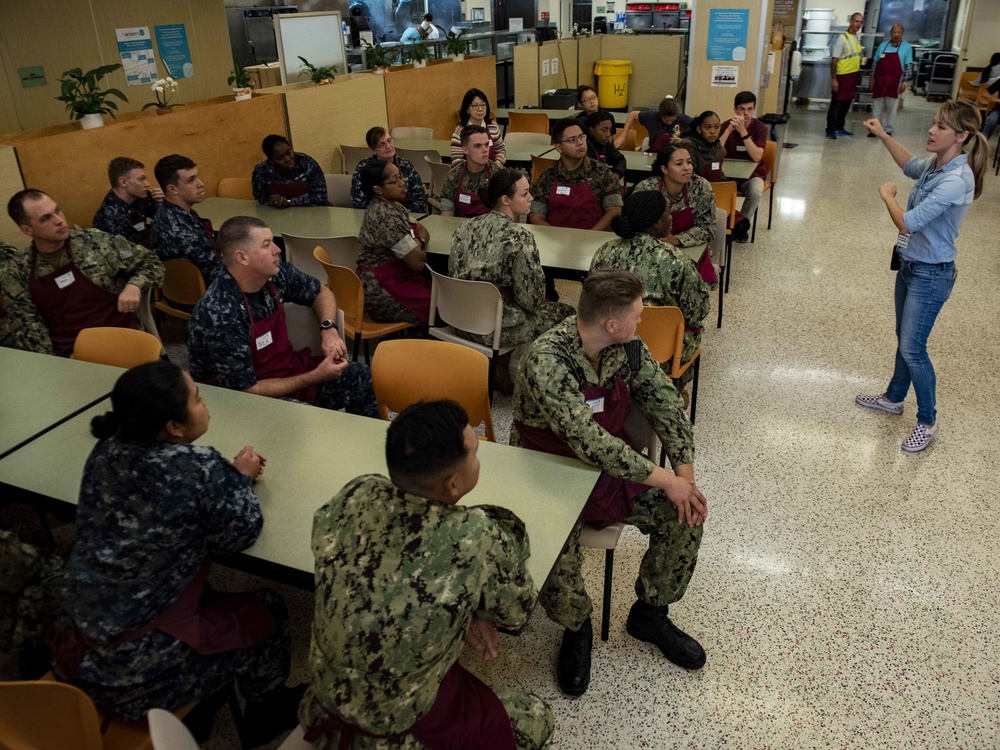 Bonhomme Richard Sailors volunteer at St. Anthony’s Kitchen