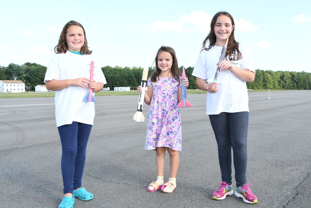 Parents and Children Launch Home-made Rockets at NSWC Dahlgren Centennial Contest